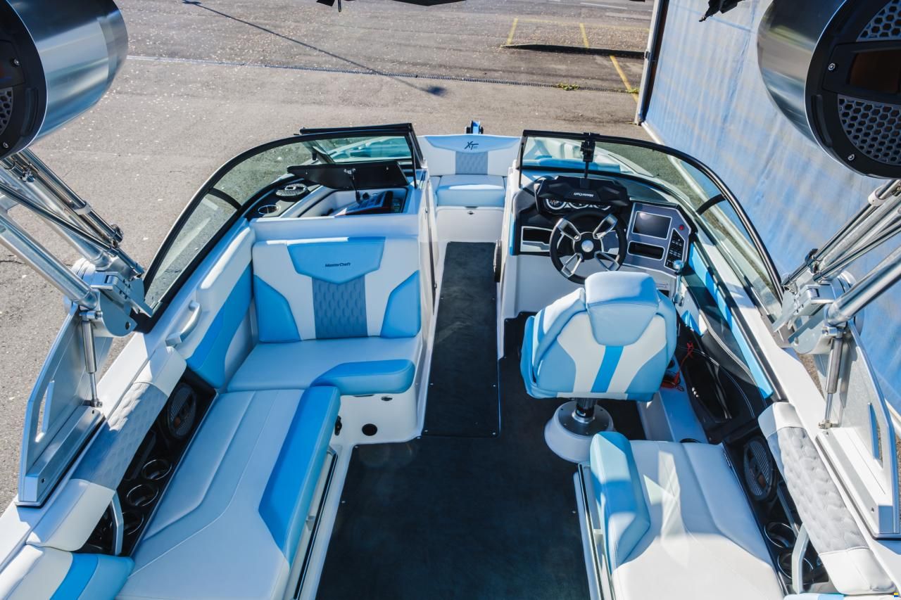 MasterCraft XT20 | 2023 | White & Blue