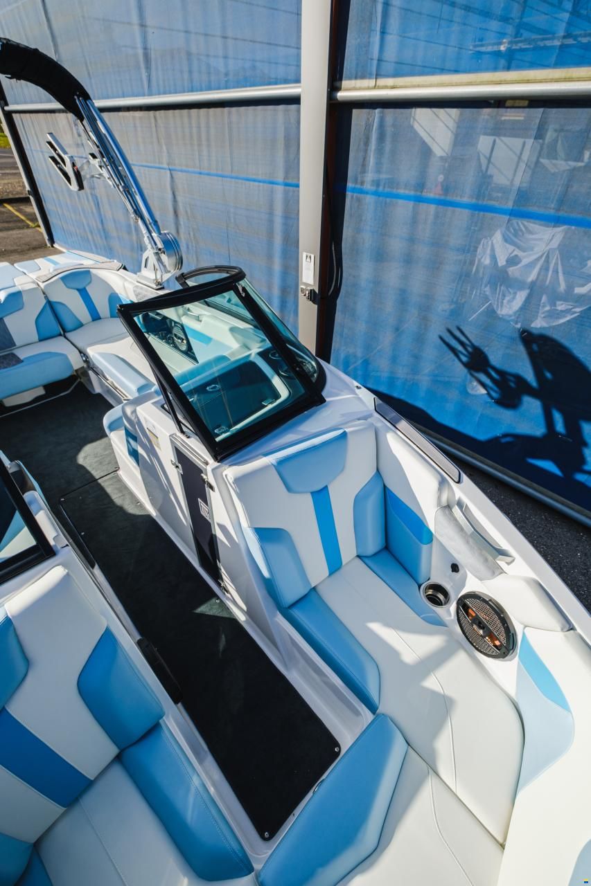 MasterCraft XT20 | 2023 | White & Blue