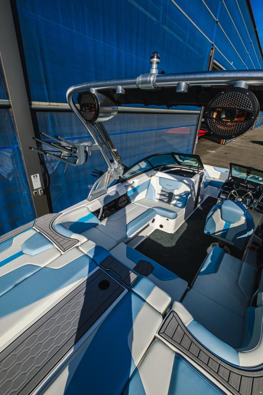 MasterCraft XT20 | 2023 | White & Blue