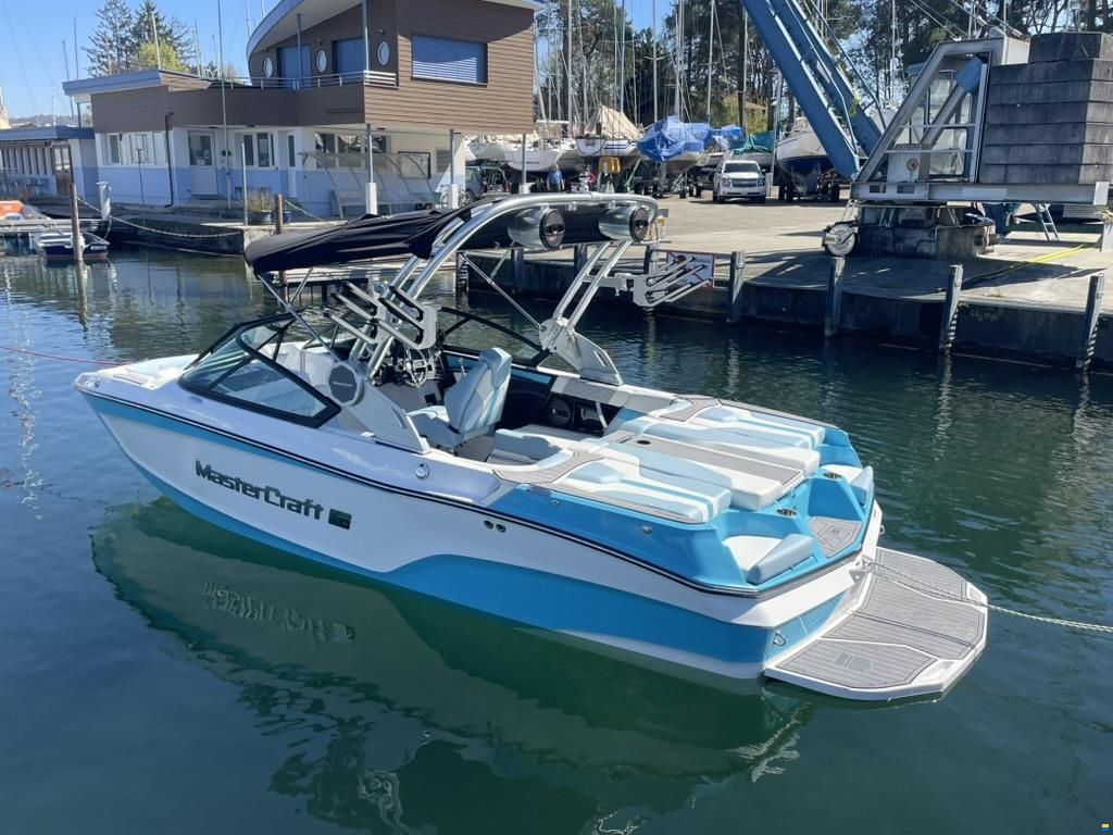 MasterCraft XT20 | 2023 | White & Blue