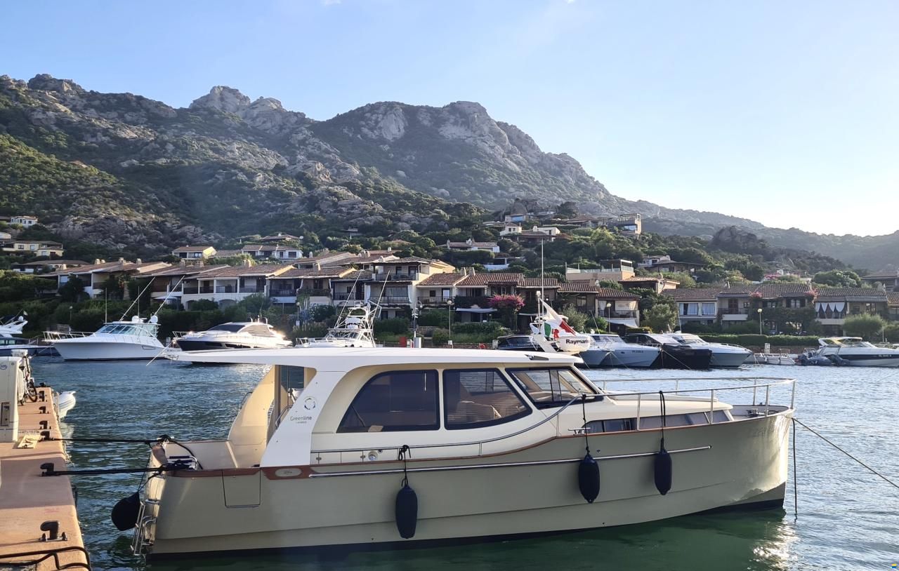 Greenline 33 Hybrid