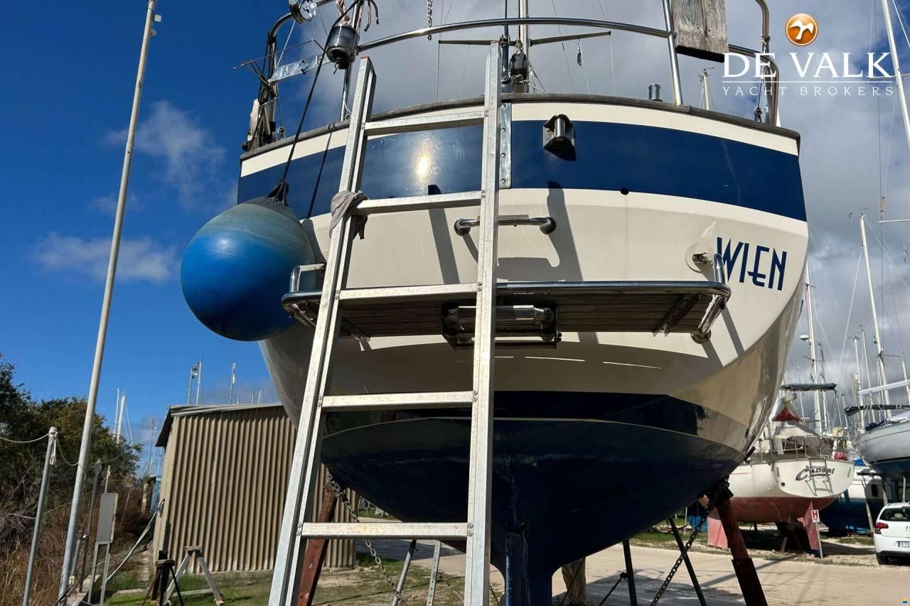 Hallberg-Rassy 352