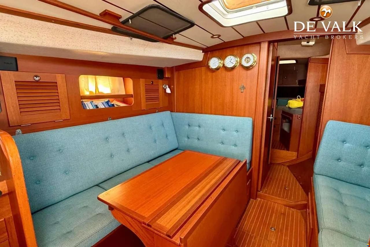 Hallberg-Rassy 352