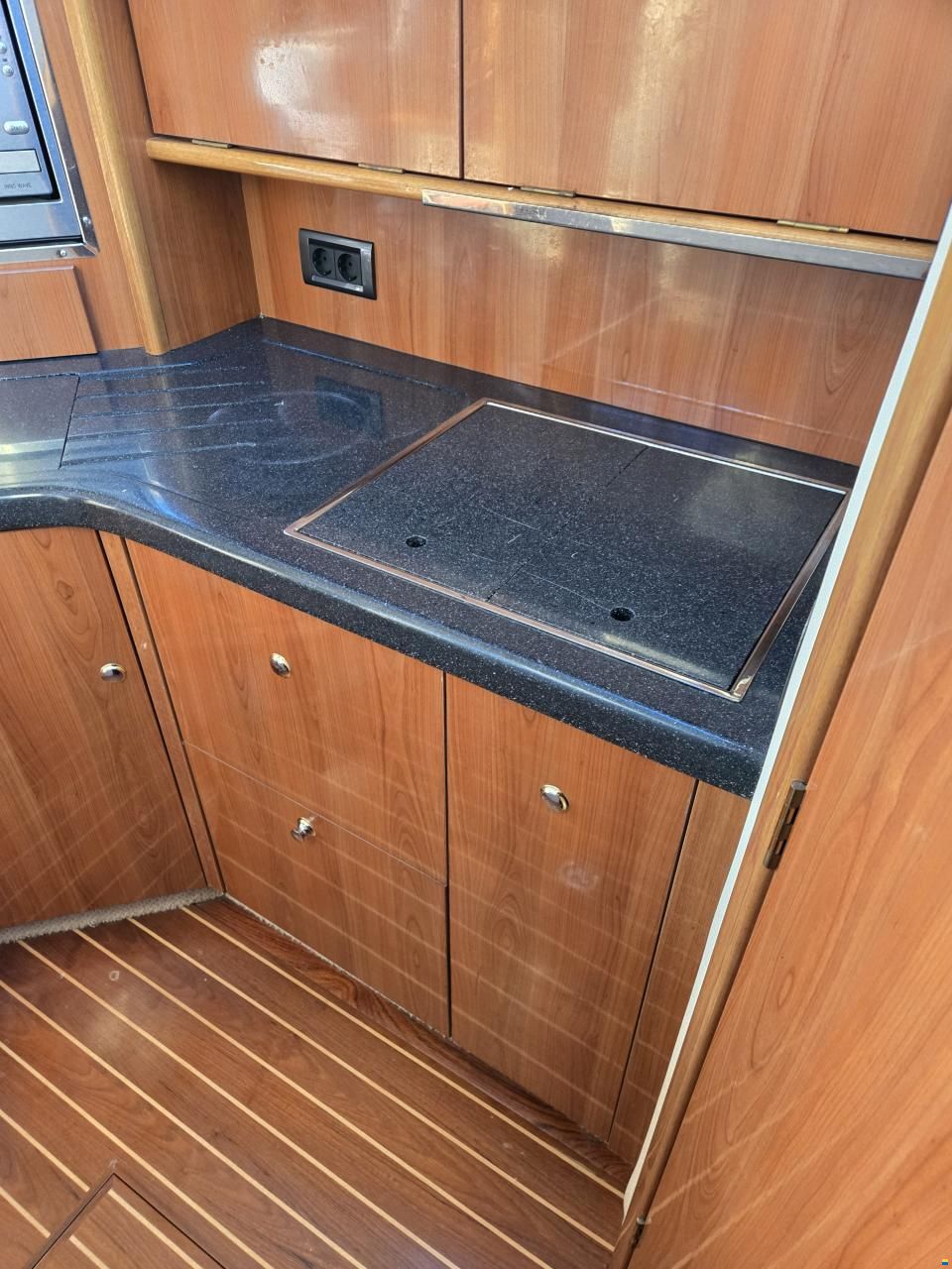 Sealine F 37