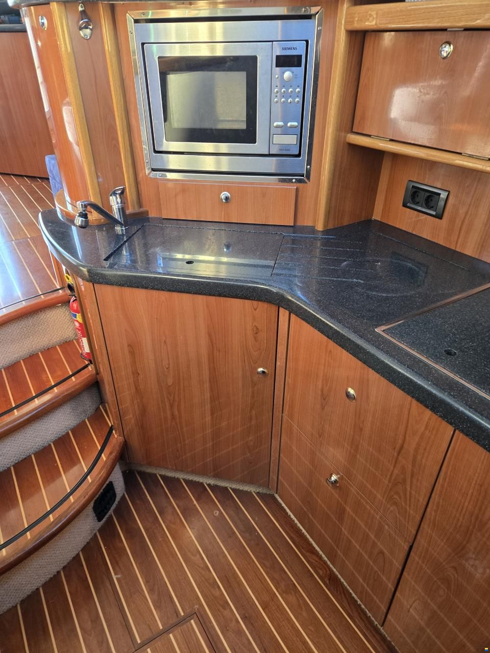 Sealine F 37