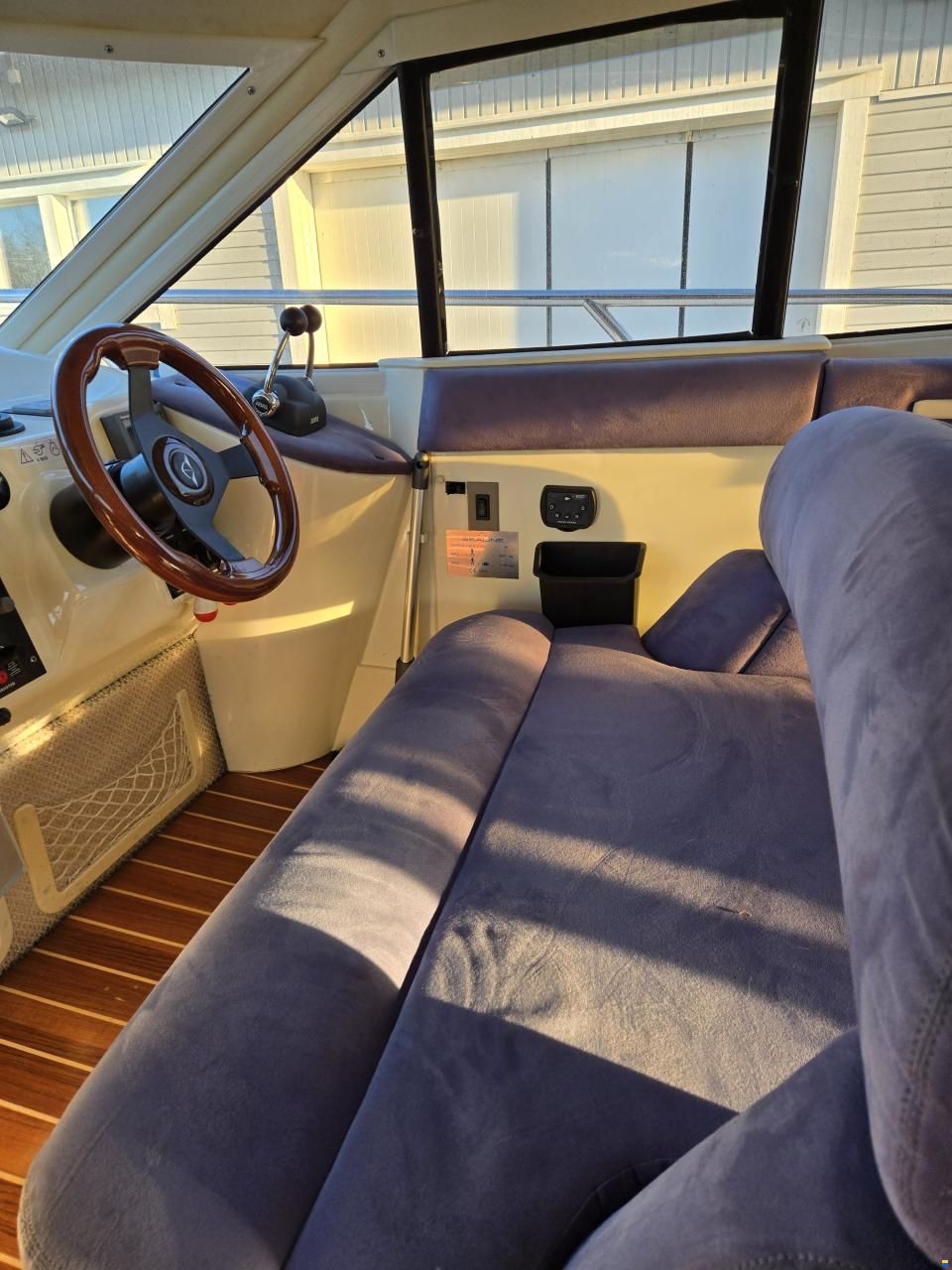 Sealine F 37