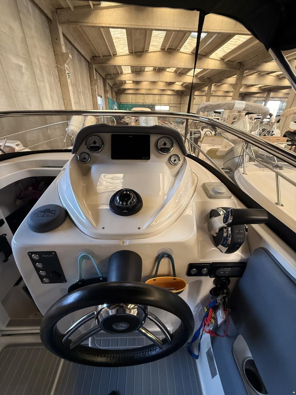 Eolo 830 Day HBS Verado 300