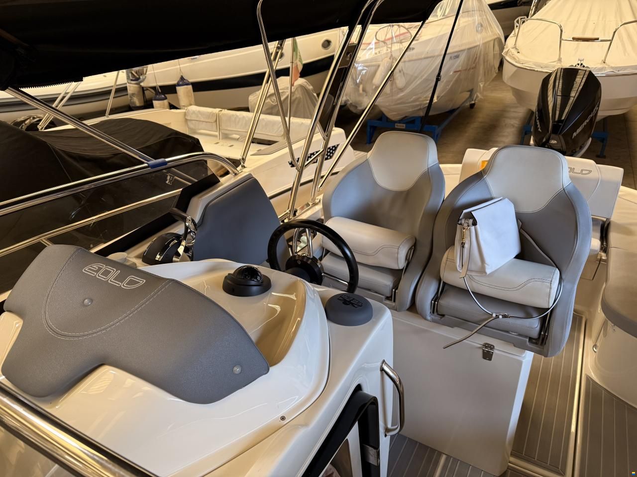 Eolo 830 Day HBS Verado 300
