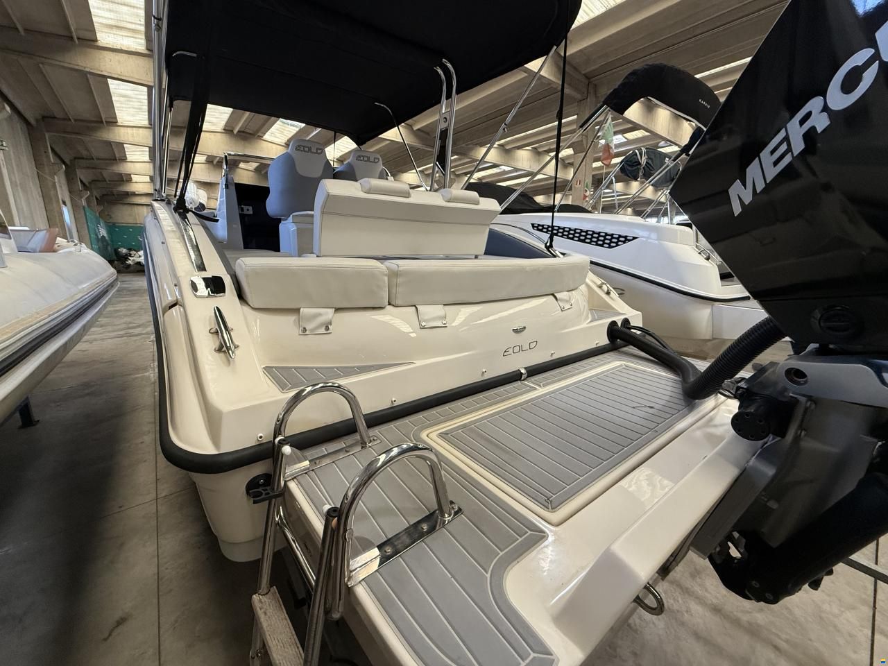 Eolo 830 Day HBS Verado 300