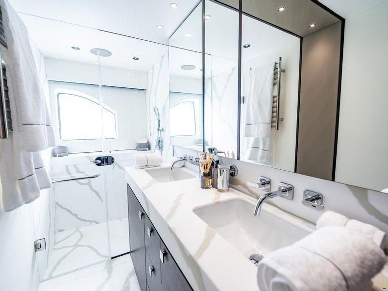 Sunseeker 76 Yacht
