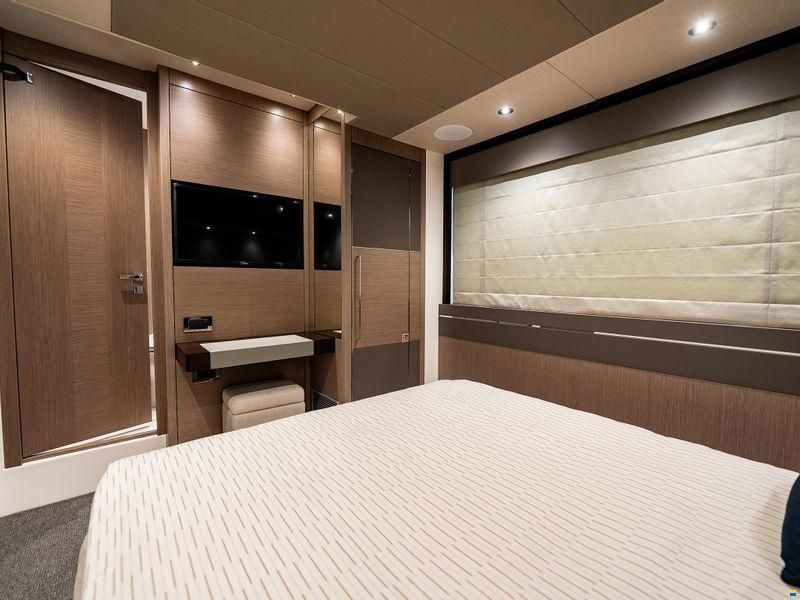 Sunseeker 76 Yacht