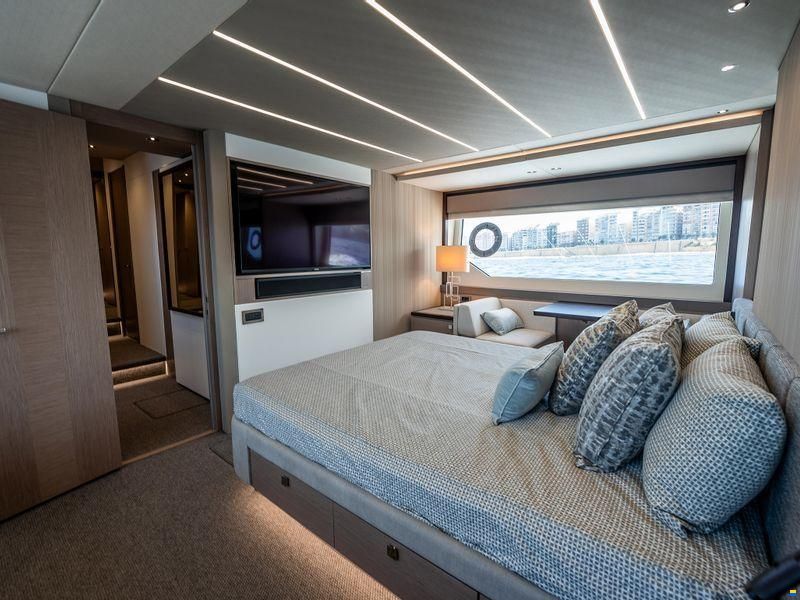 Sunseeker 76 Yacht