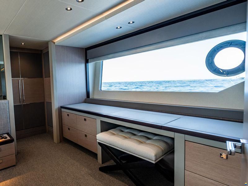 Sunseeker 76 Yacht
