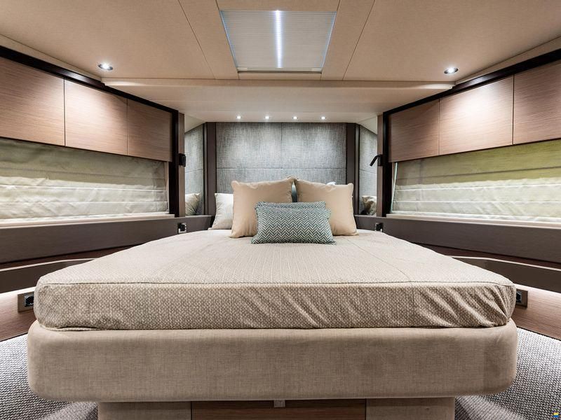 Sunseeker 76 Yacht
