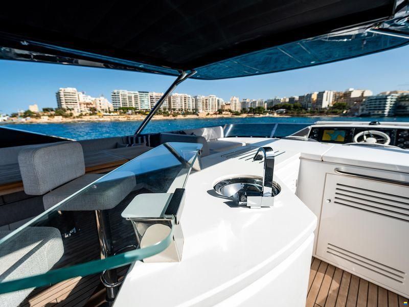 Sunseeker 76 Yacht