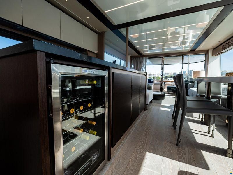 Sunseeker 76 Yacht
