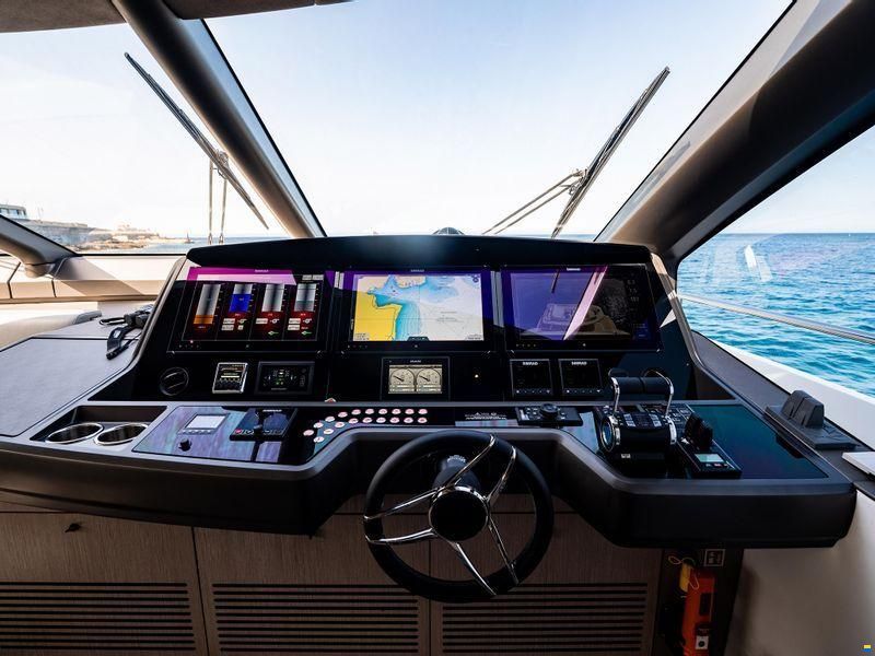 Sunseeker 76 Yacht