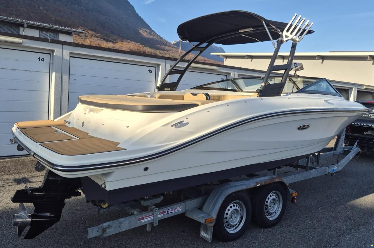 Sea Ray SPXe 210