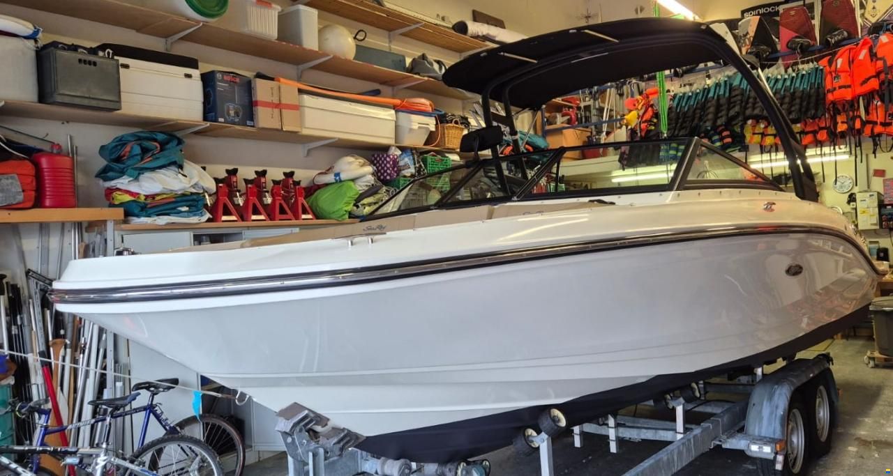 Sea Ray SPXe 210