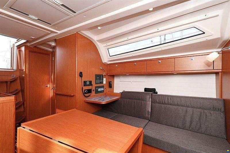 Bavaria 37 CRUISER