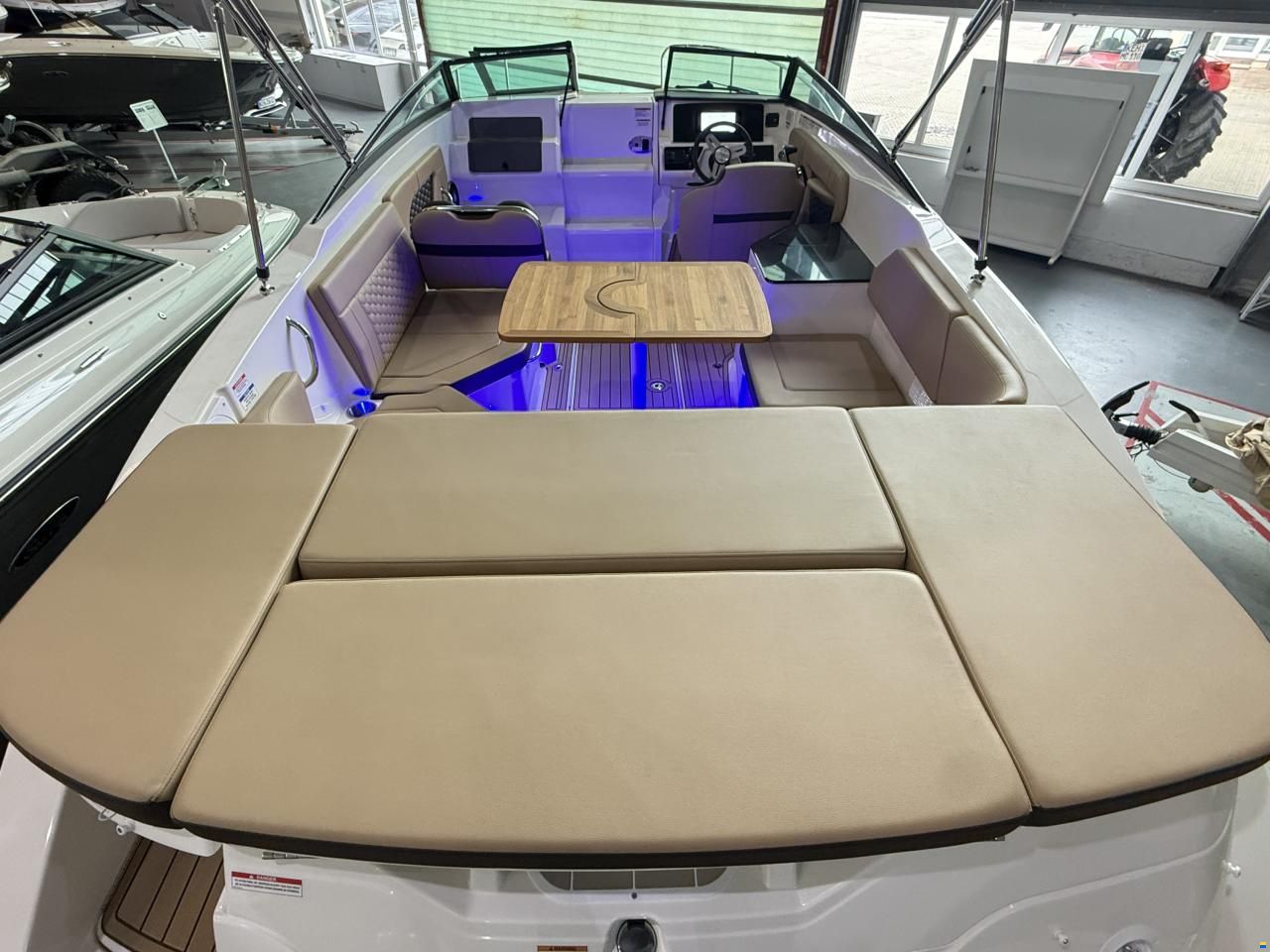 Sea Ray 230 SSE Sunsport