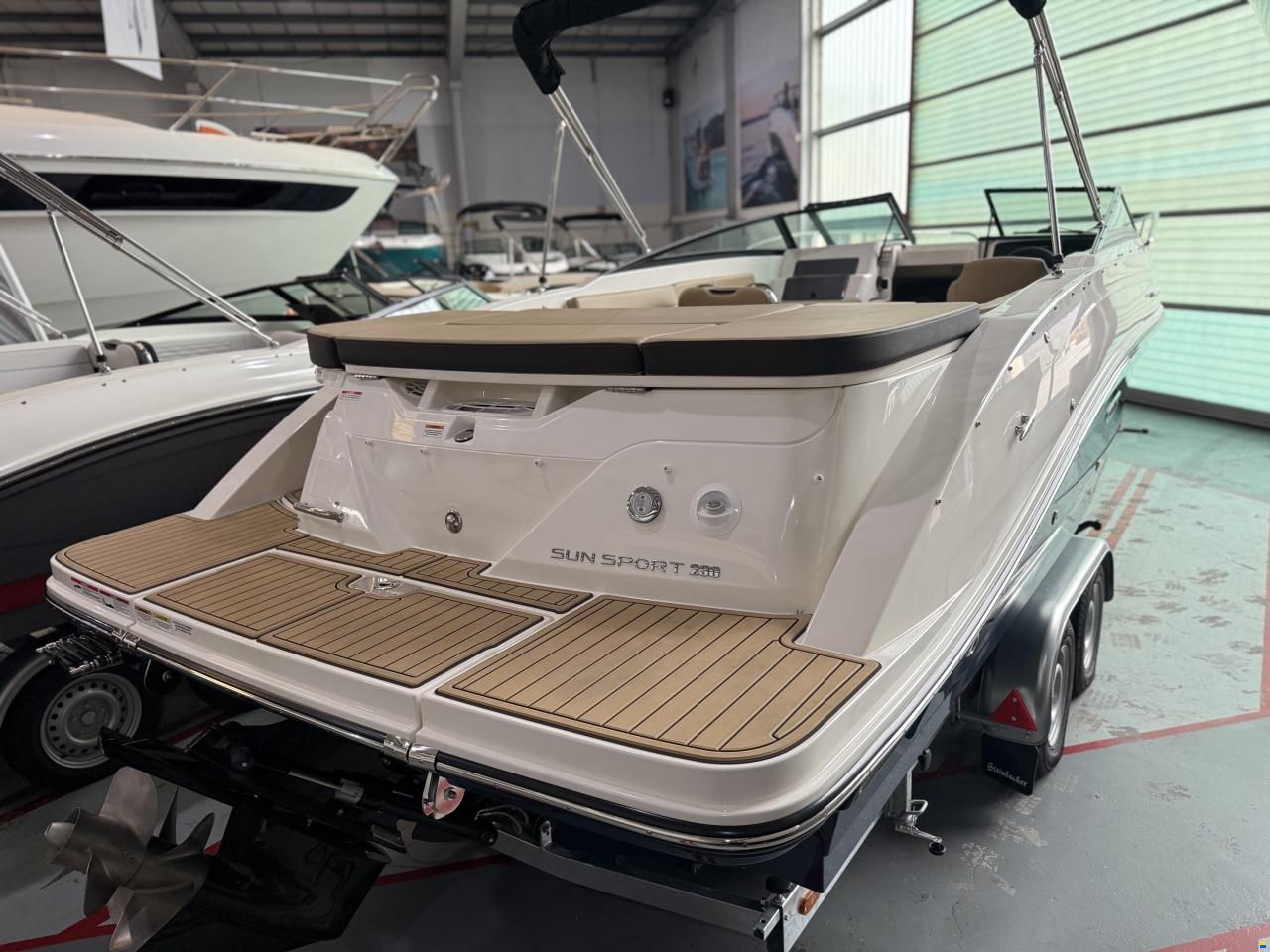 Sea Ray 230 SSE Sunsport