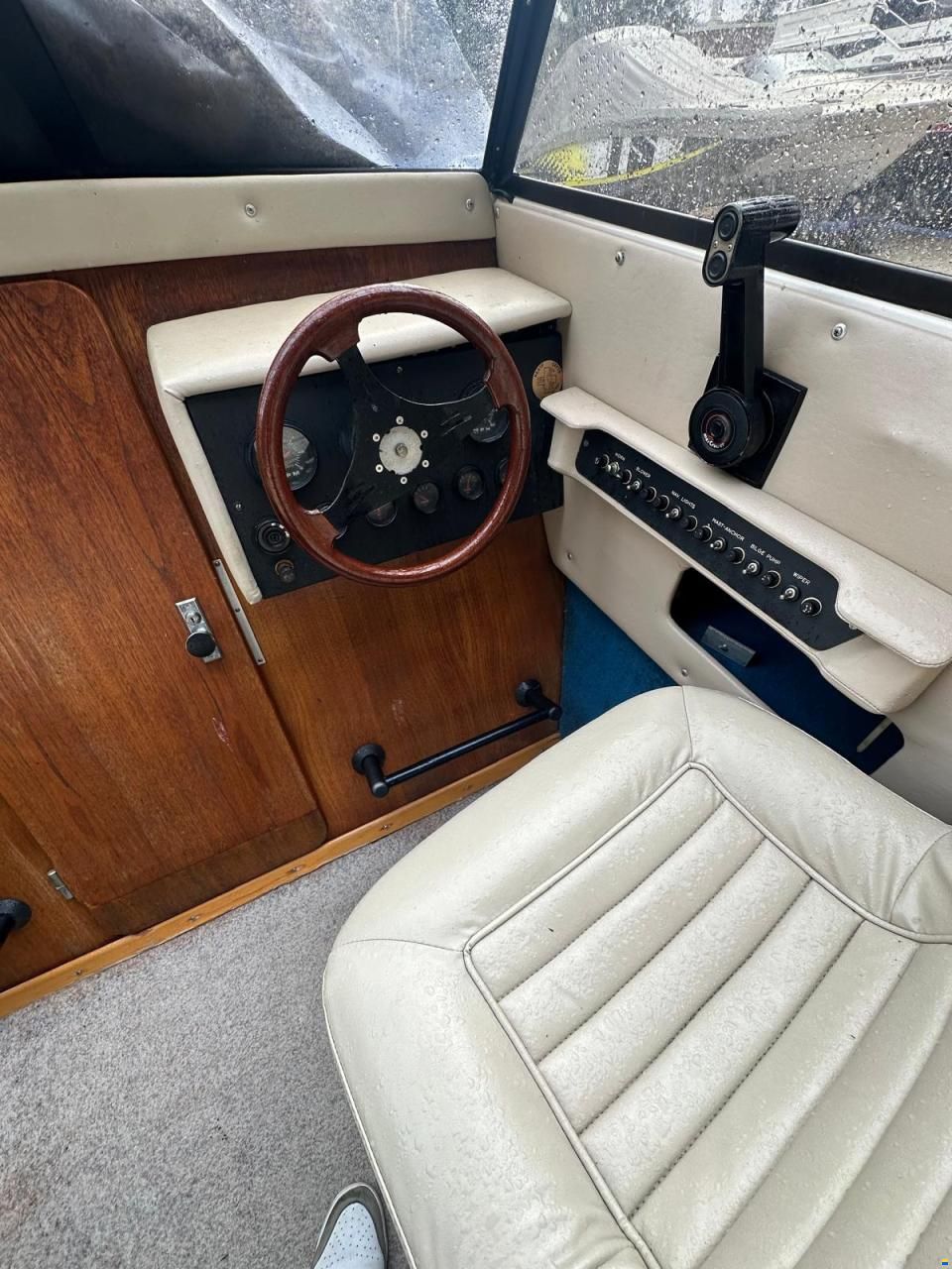 Lambro Marine Mariner V220