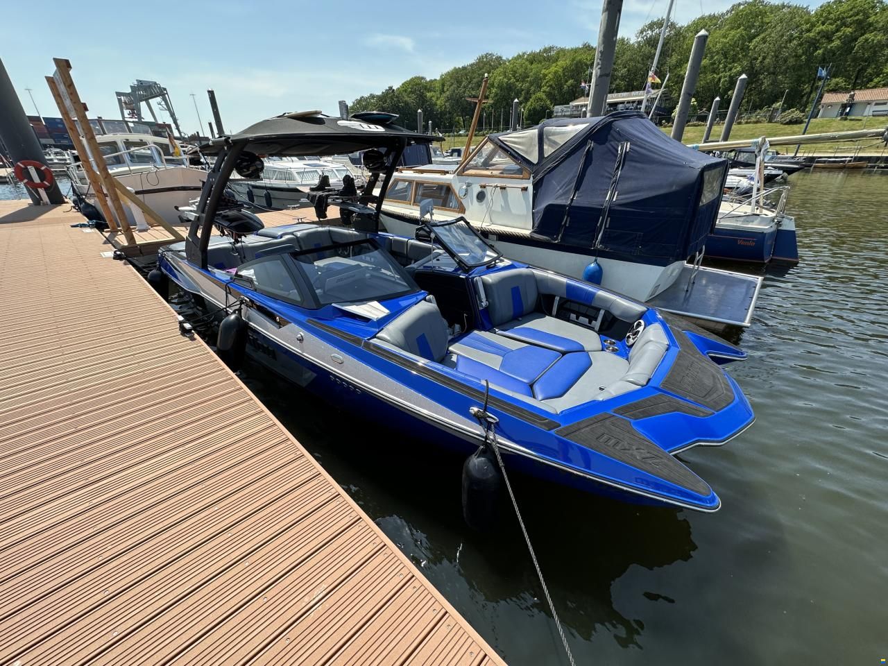 Malibu Wakesetter 23 MXZ