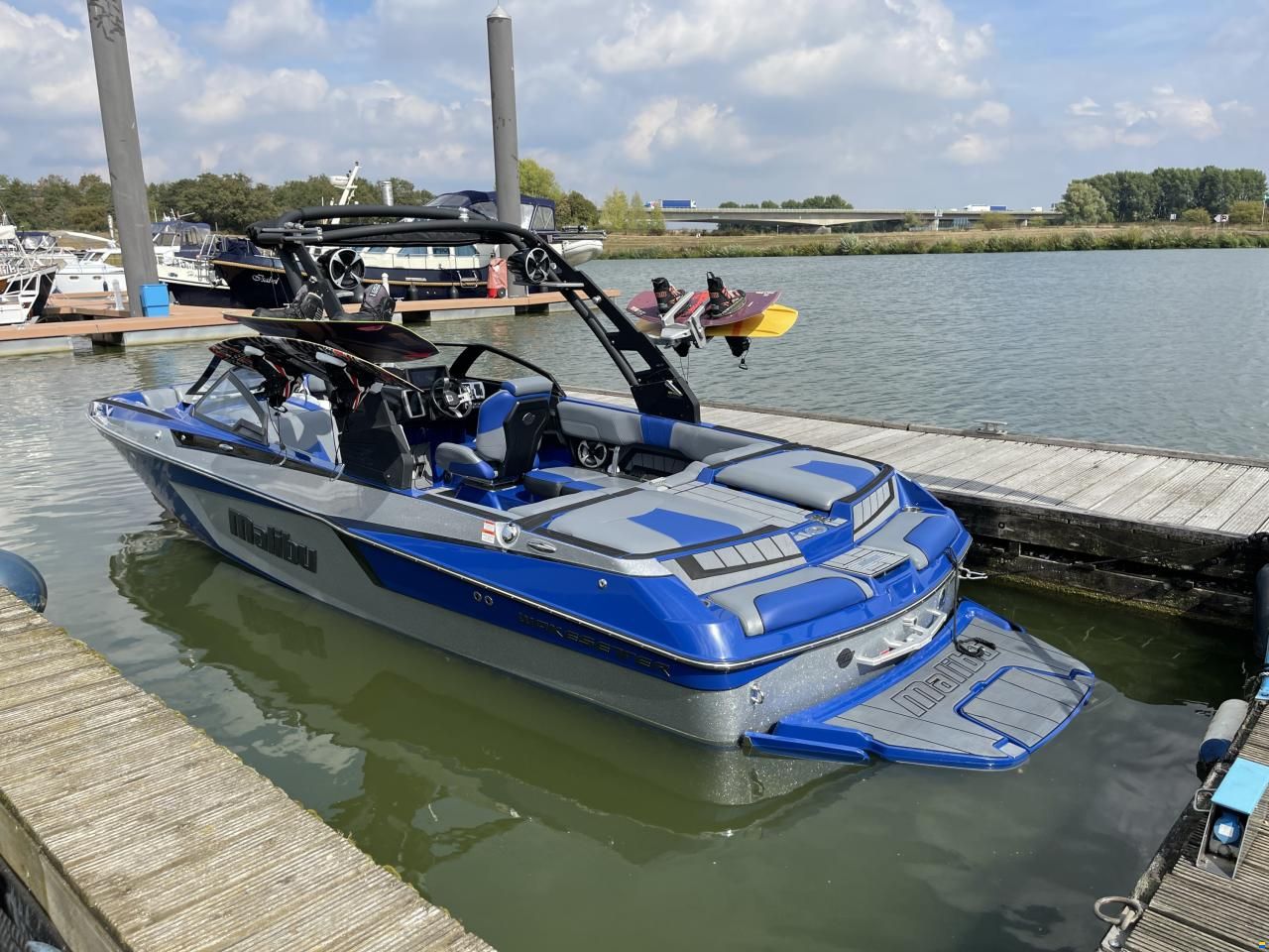 Malibu Wakesetter 23 MXZ