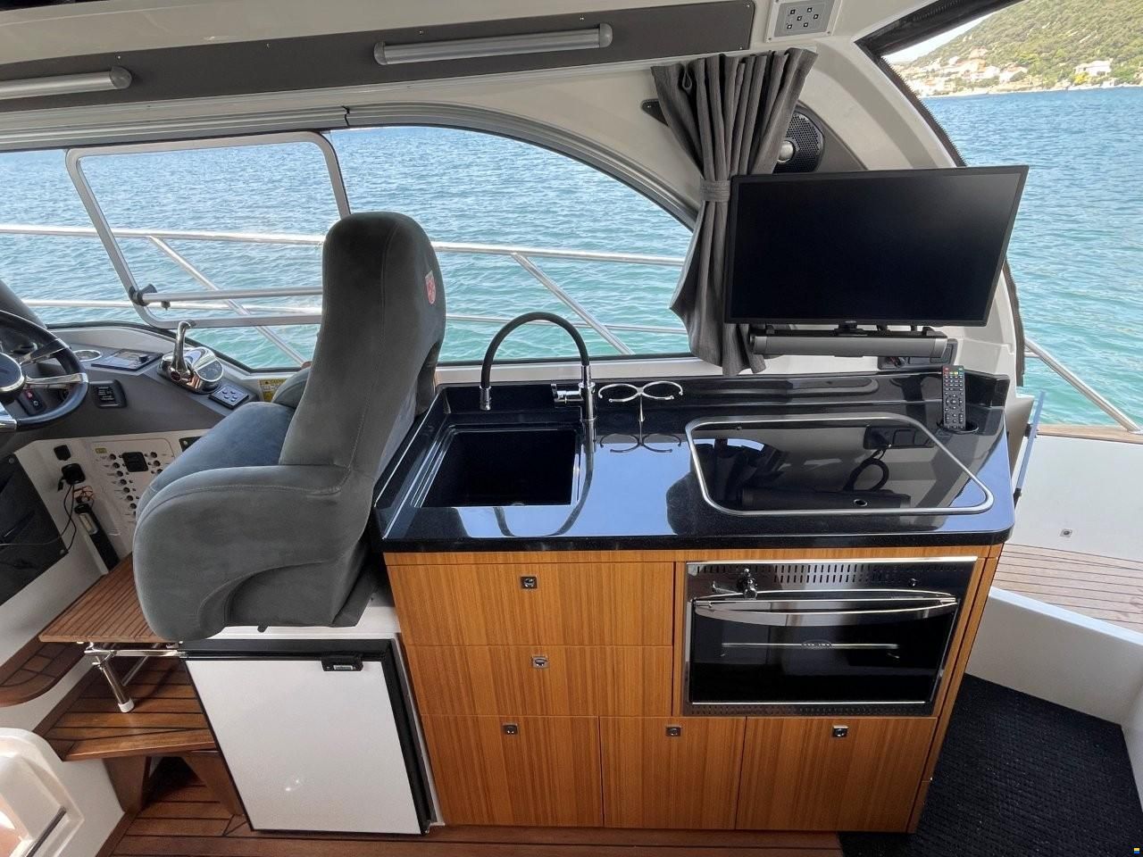 Marex 320 Aft Cabin Cruiser