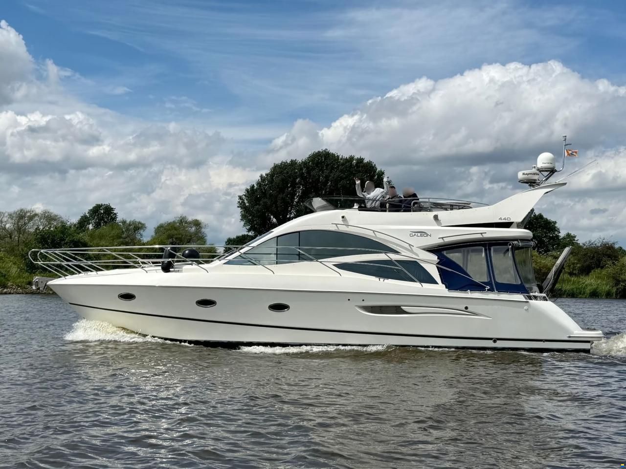 Galeon 440 Fly