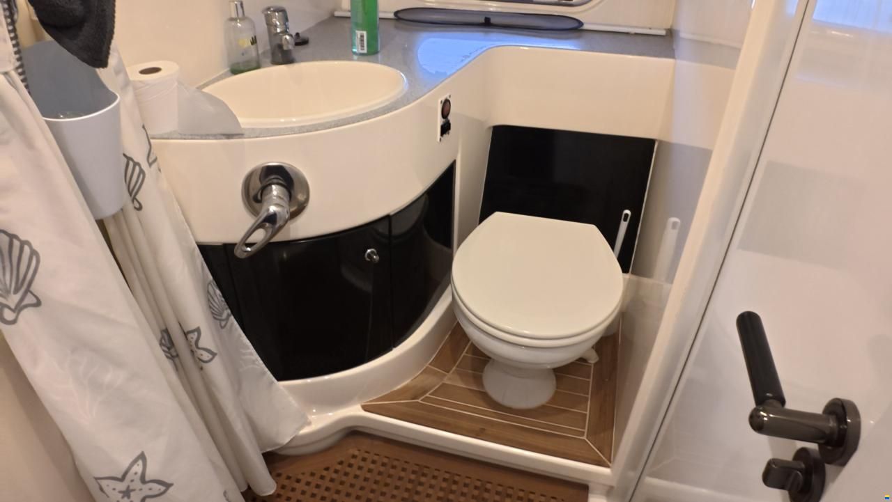 Sealine F42/5