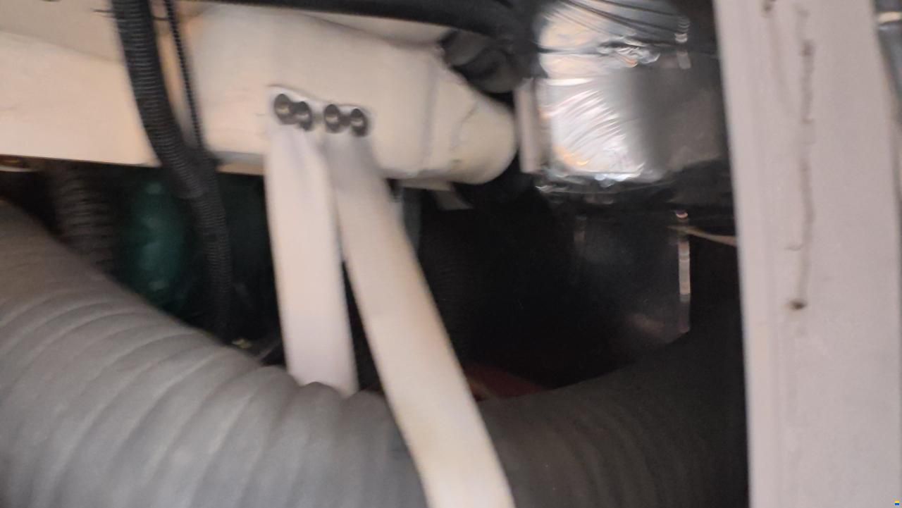 Sealine F42/5