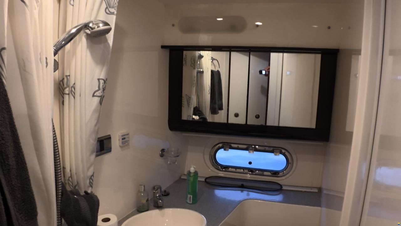 Sealine F42/5