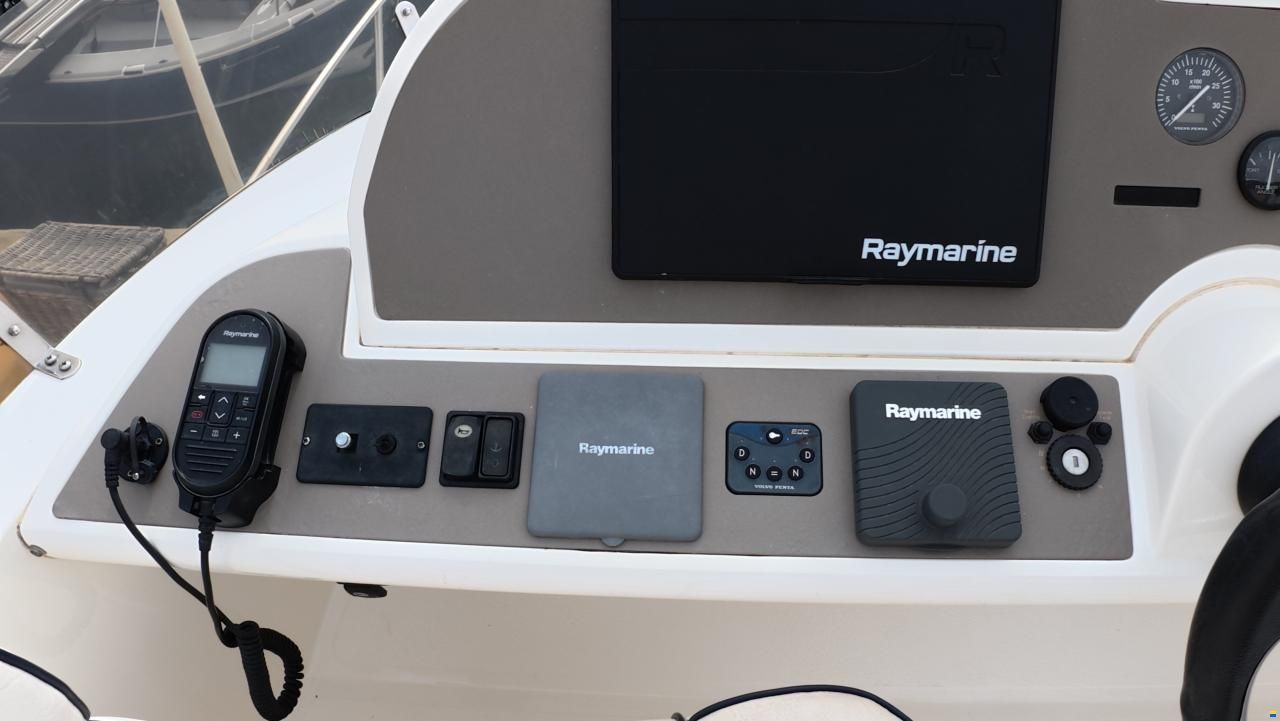 Sealine F42/5