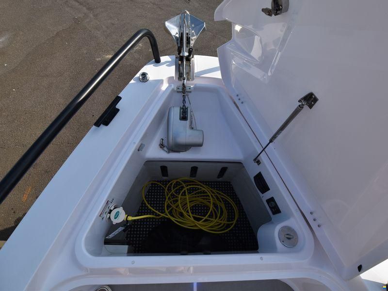 Axopar 37XC Cross Cabin