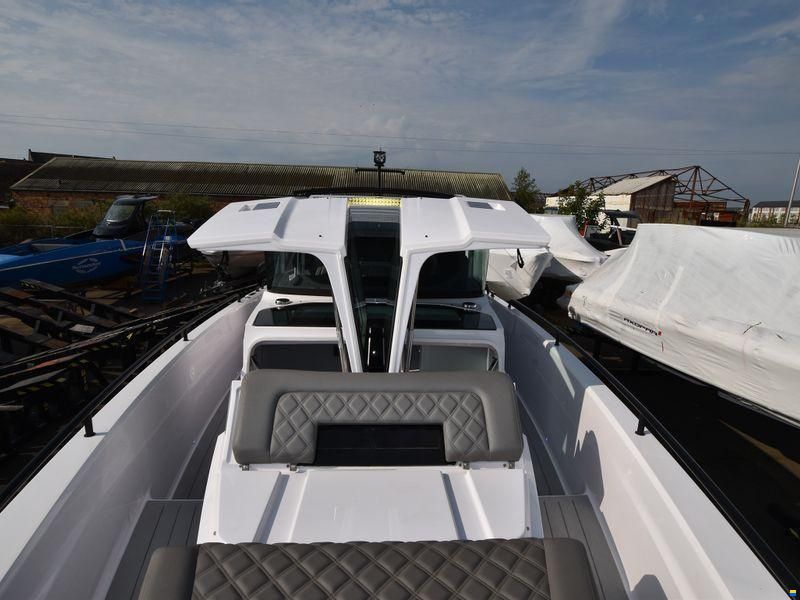 Axopar 37XC Cross Cabin