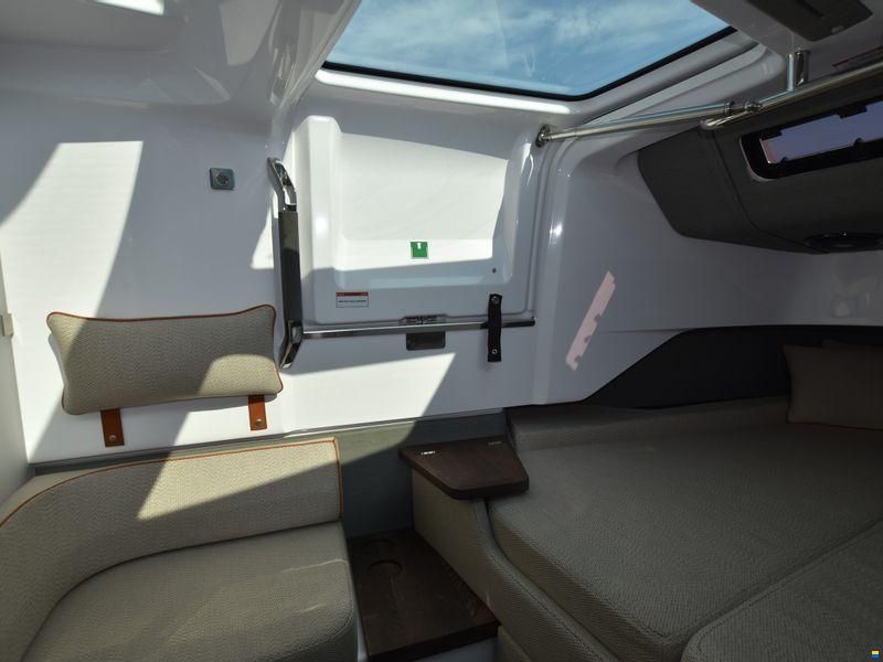 Axopar 37XC Cross Cabin