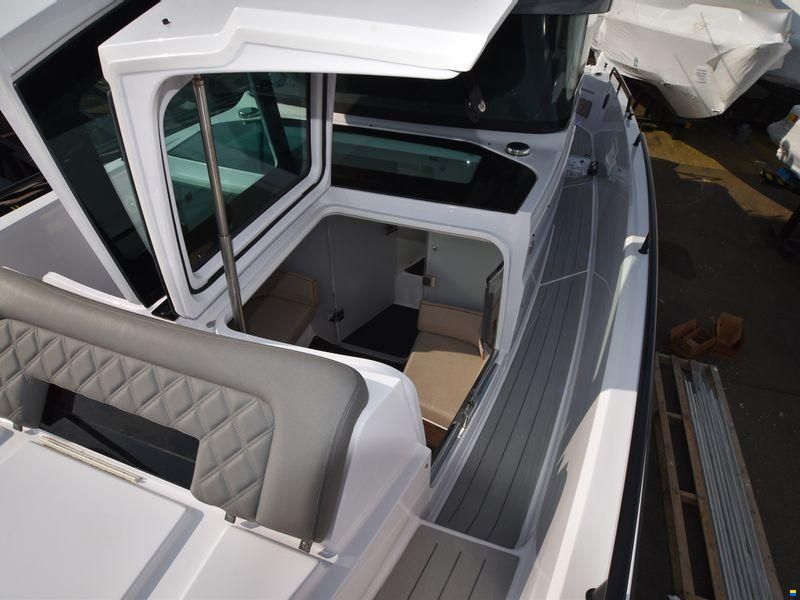 Axopar 37XC Cross Cabin