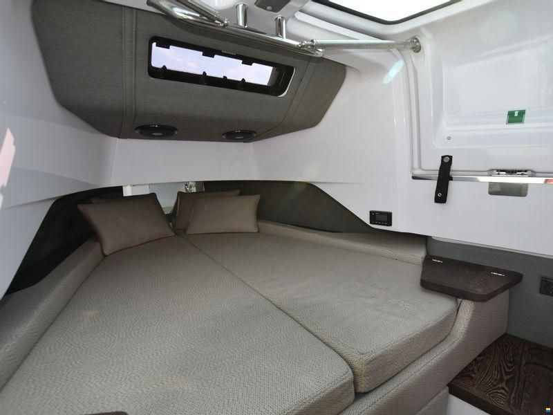 Axopar 37XC Cross Cabin