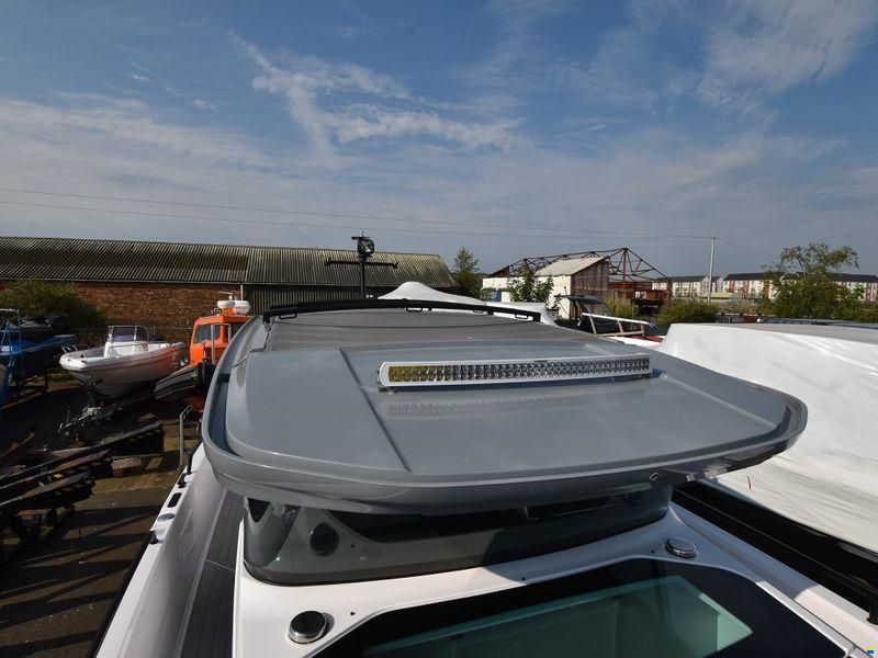 Axopar 37XC Cross Cabin