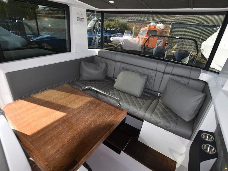Axopar 37XC Cross Cabin