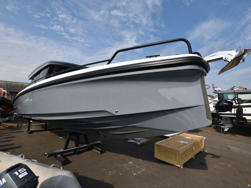 Axopar 37XC Cross Cabin