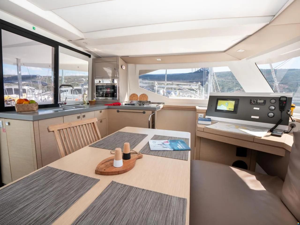 Fountaine Pajot Lucia 40
