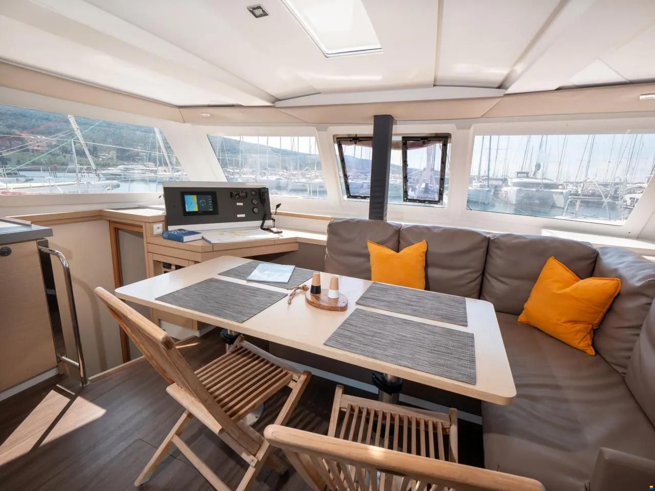 Fountaine Pajot Lucia 40