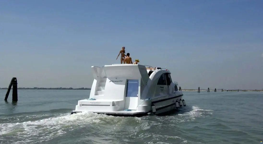 HHI Minuetto 6