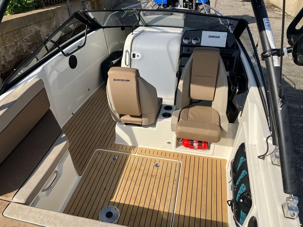 Quicksilver Activ 675 Bowrider