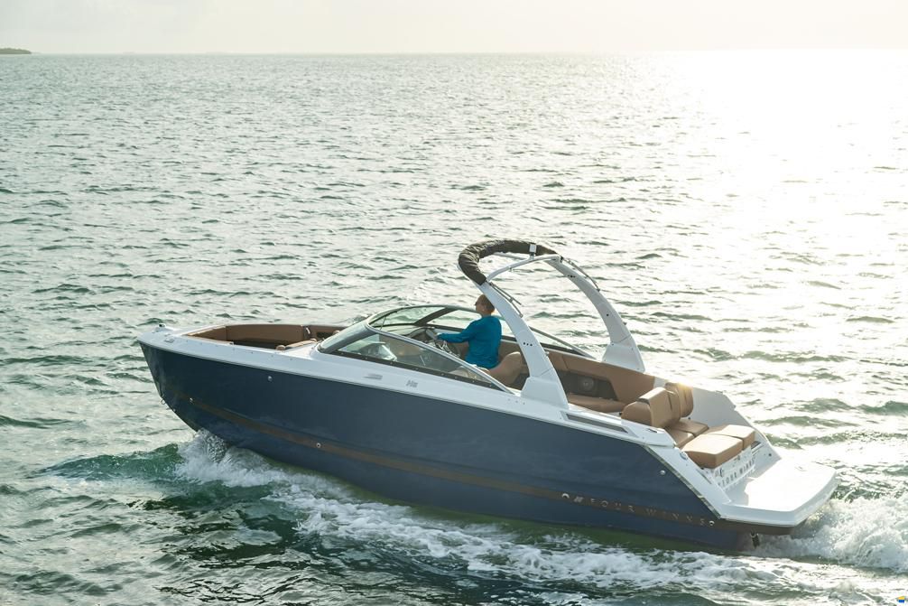 Four Winns H6 FWD Surf Edition