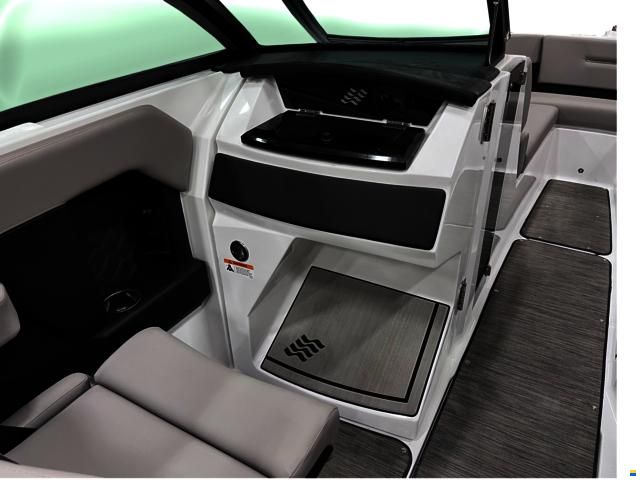Four Winns H6 FWD Surf Edition