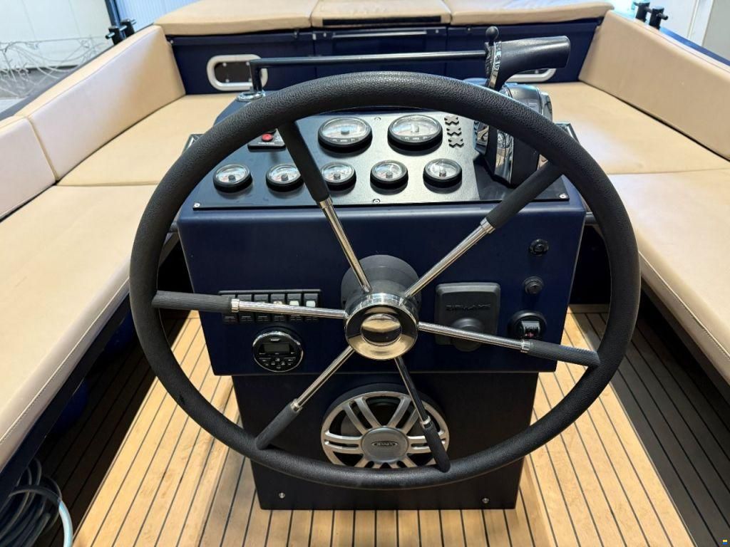 Damsko 750 Cabin
